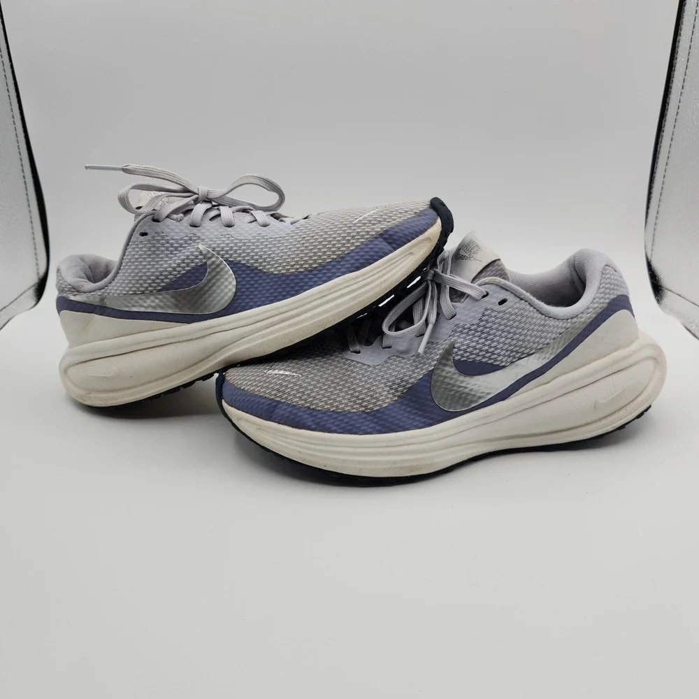 Nike revolution road